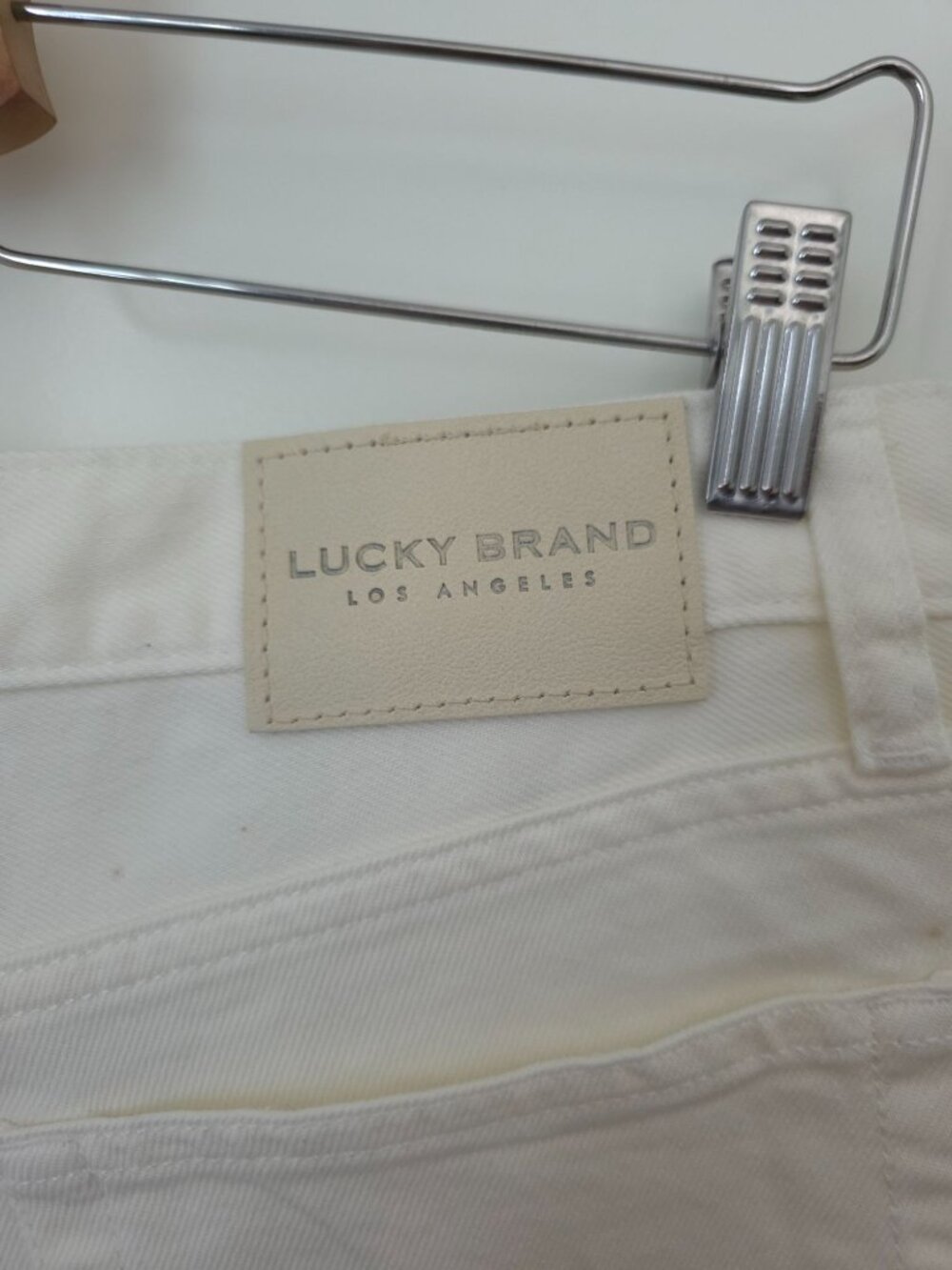 Lucky Brand White Embroidered Denim Relaxed Shorts Frayed Hem Women's Sz 8/29 - Picture 5 of 9